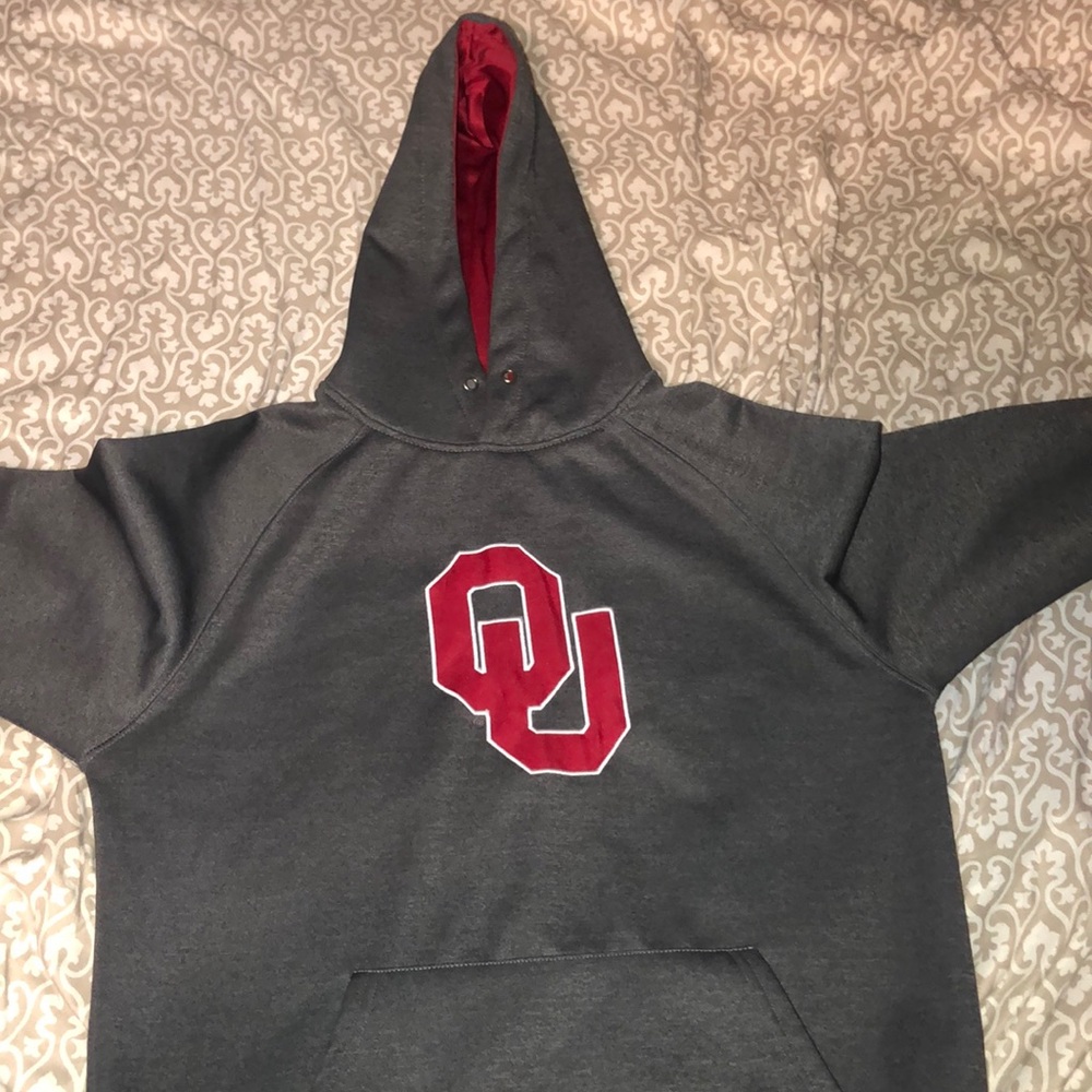 A OU hoodie that is in great condition